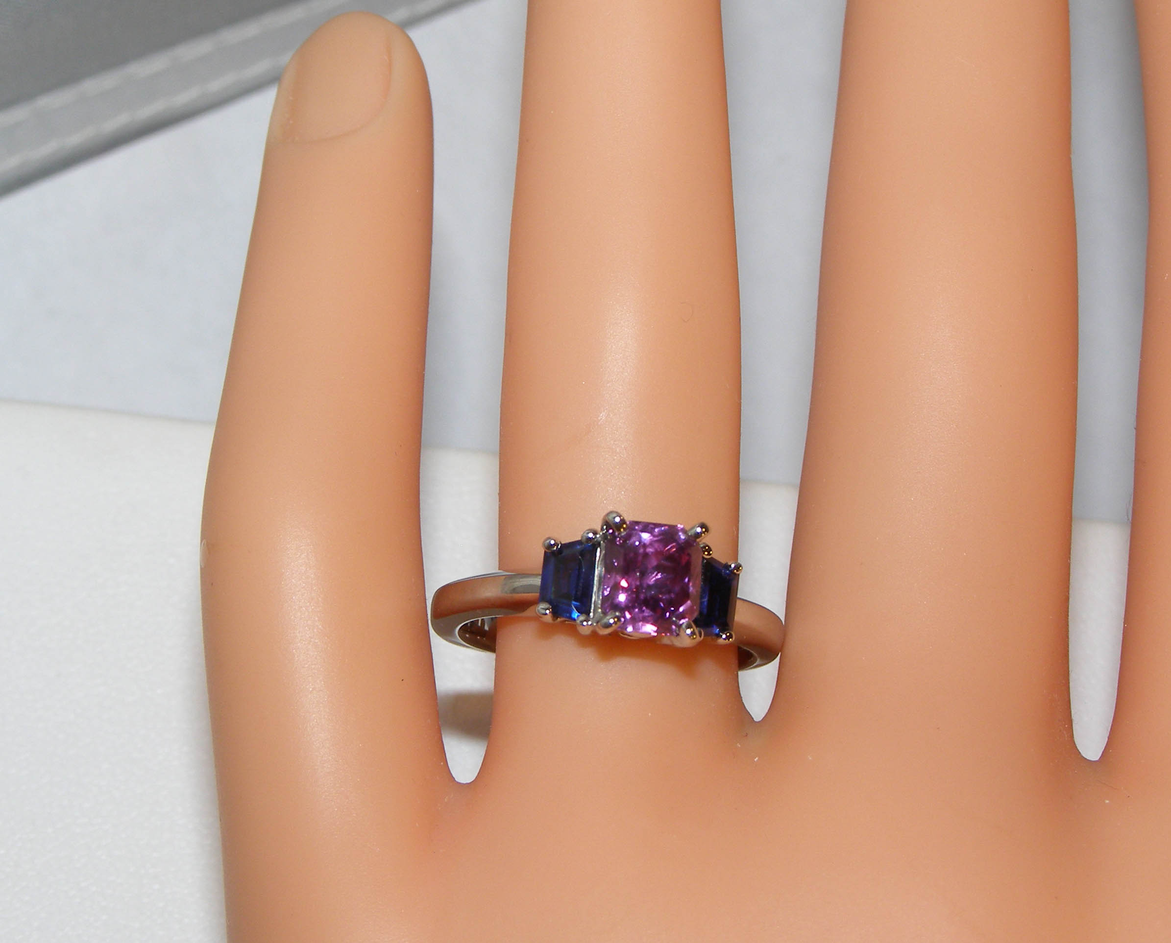 Cert. Designer a.Jaffe Pink(N)*&Blue Sapphire Ring 18KWG 2.20ctw