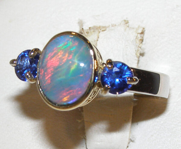 Lightning Ridge Black Opal (N)* Ceylon Sapphire Ring 18KTT