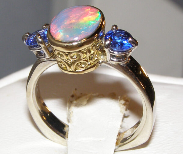 Lightning Ridge Black Opal (N)* Ceylon Sapphire Ring 18KTT - Image 7