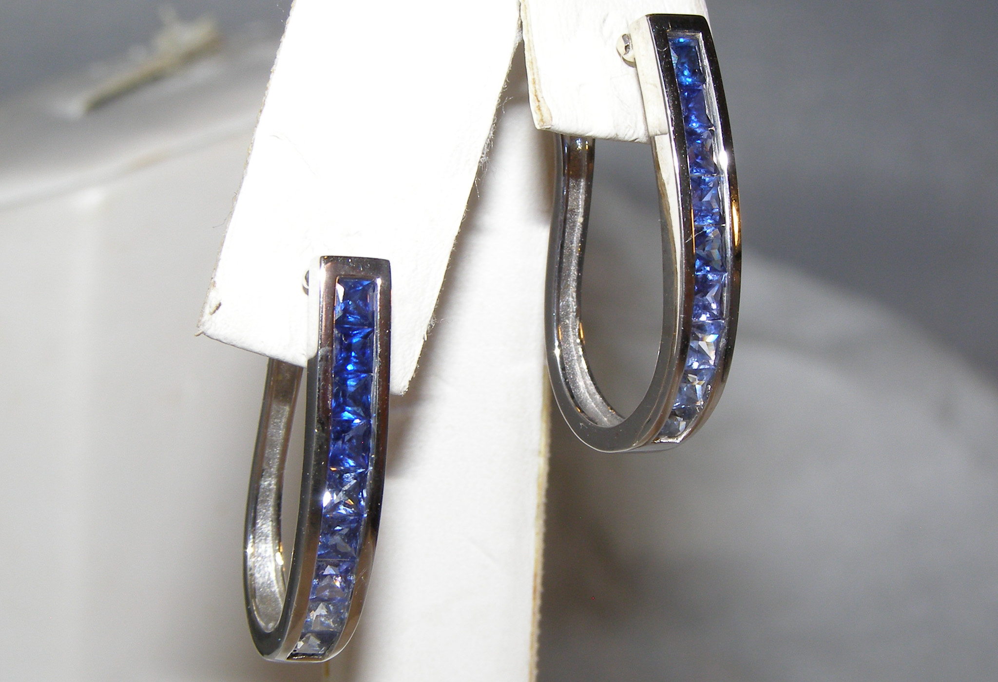 Princess Cut Blue Ombre Sapphire (H)* Hoops 14KWG 1.80 ctw - Image 4