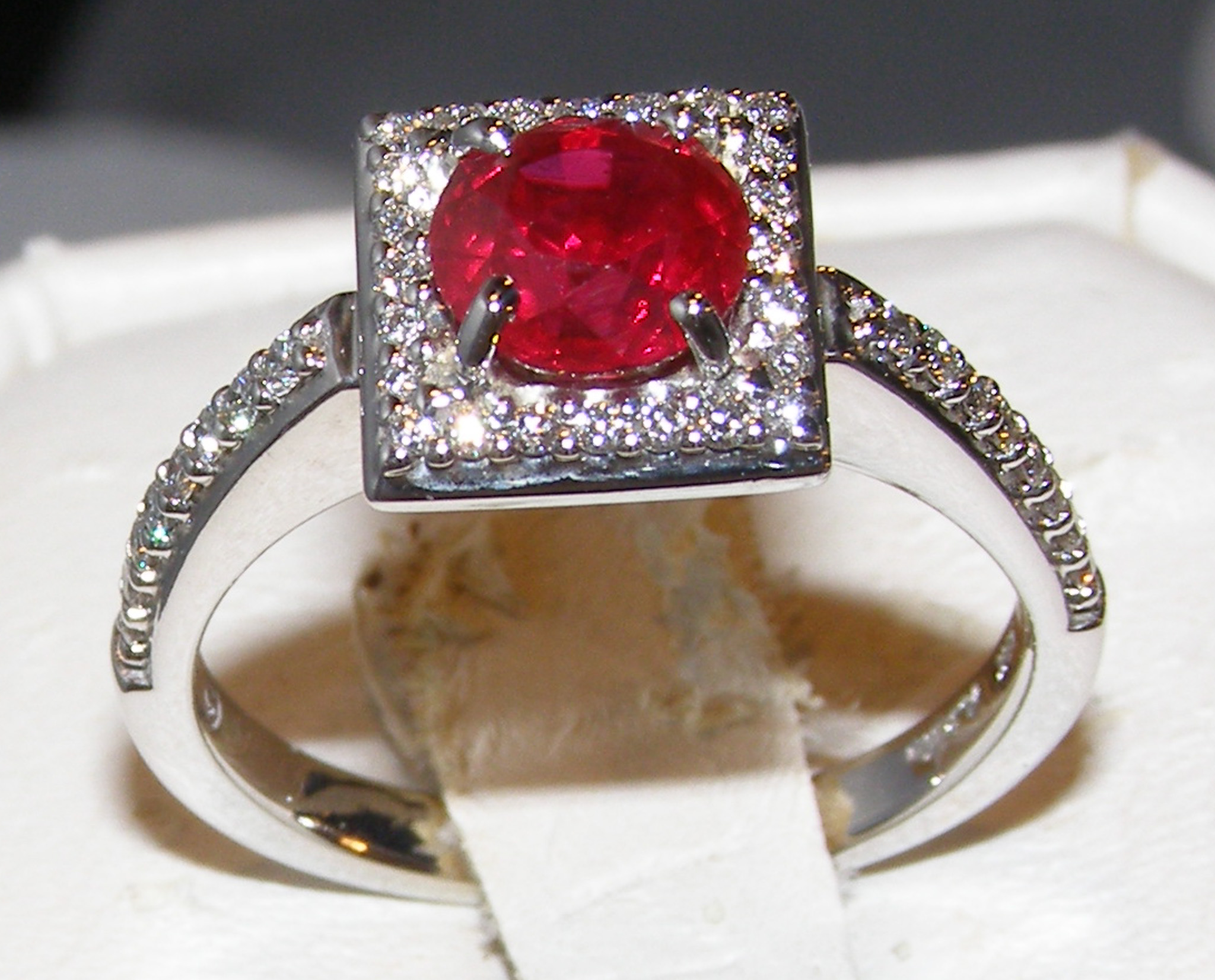 GIA Certified "Pigeon Blood" Vivid Red Ruby (H)* Designer A. Jaffe Diamond Ring 14KWG 2.00 ctw - Image 4